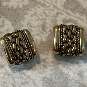 Golden patterned clip earrings.